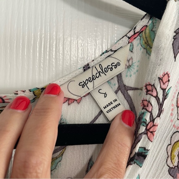 Speechless Shorts/Skirt/Fly Away Pant White Floral Design Size Small - Picture 11 of 11